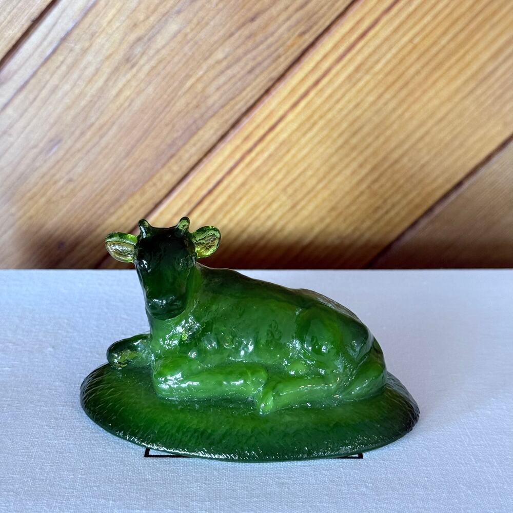 Vintage Boyd Crystal Art Glass Mabel The Cow Figurine Avocado Green Slag